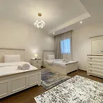 Cfc, Luxurious 4Br Apartment, Remarkable Value Unbeatable Location
