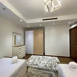 Cfc, Luxurious 4Br Apartment, Remarkable Value Unbeatable Location