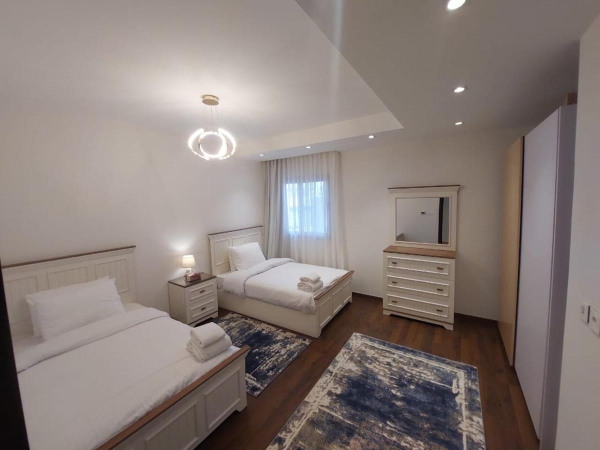 Apartment Cfc, Luxurious 4br Apartment, Remarkable Value Unbeatable Location *