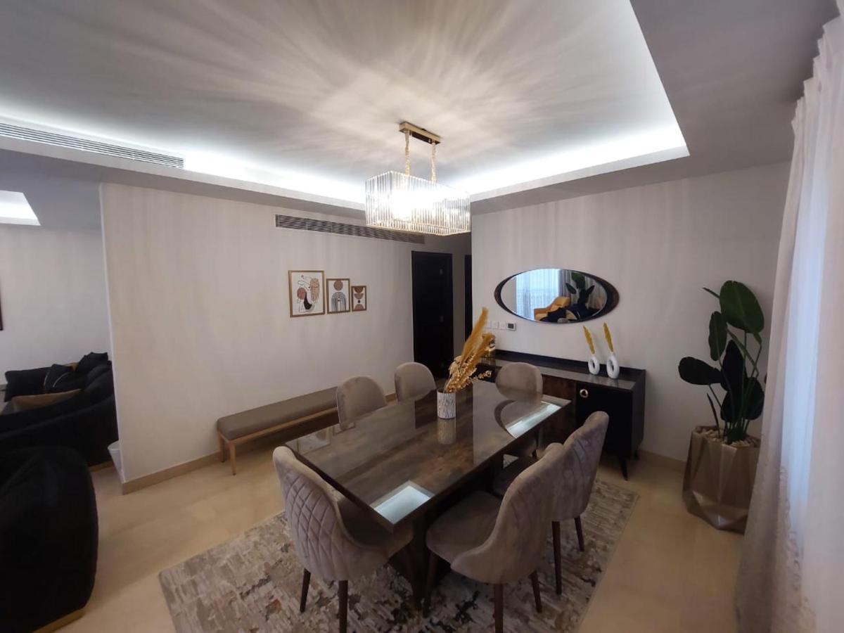 Cfc, Luxurious 4br Apartment, Remarkable Value Unbeatable Location Apartment *
