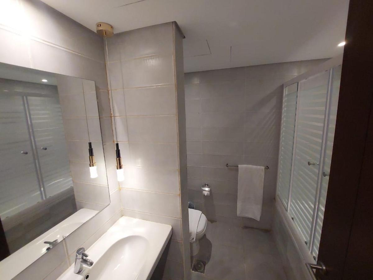 Cfc, Luxurious 4br Apartment, Remarkable Value Unbeatable Location *