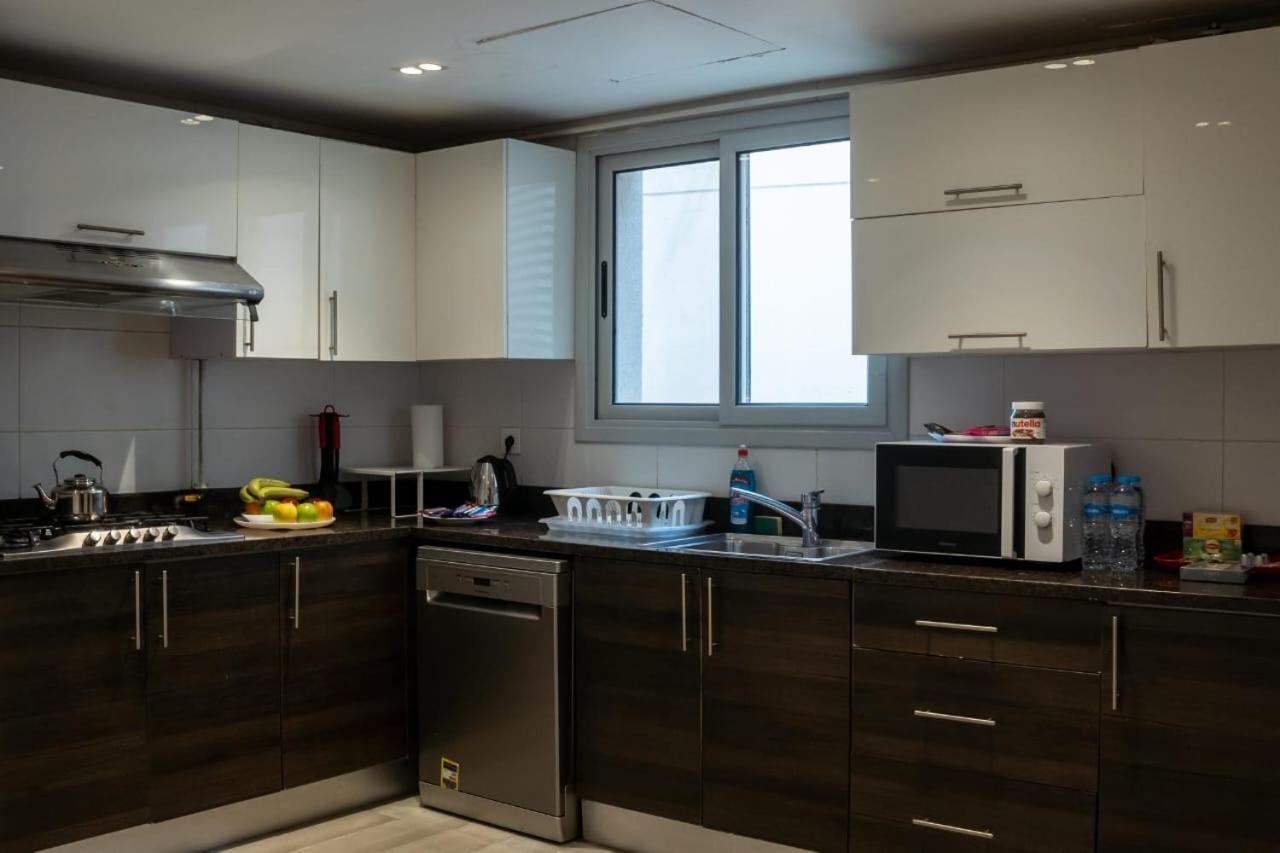 Apartment Cfc, Luxurious 4br Apartment, Remarkable Value Unbeatable Location