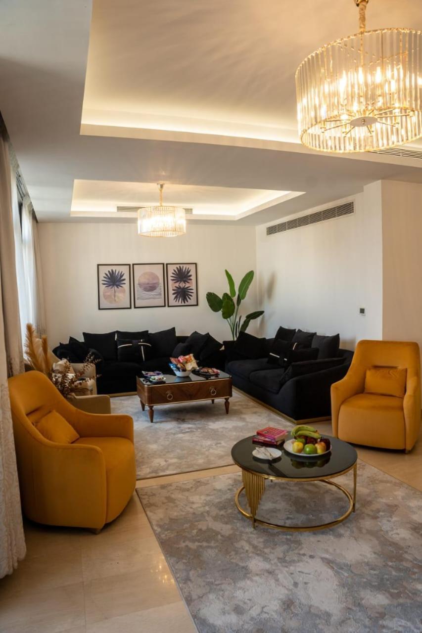 Apartment Cfc, Luxurious 4br Apartment, Remarkable Value Unbeatable Location *