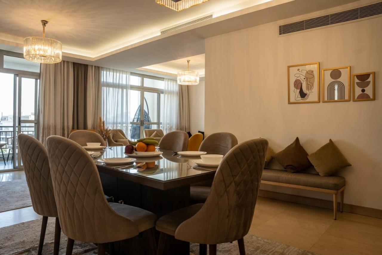 Cfc, Luxurious 4br Apartment, Remarkable Value Unbeatable Location *