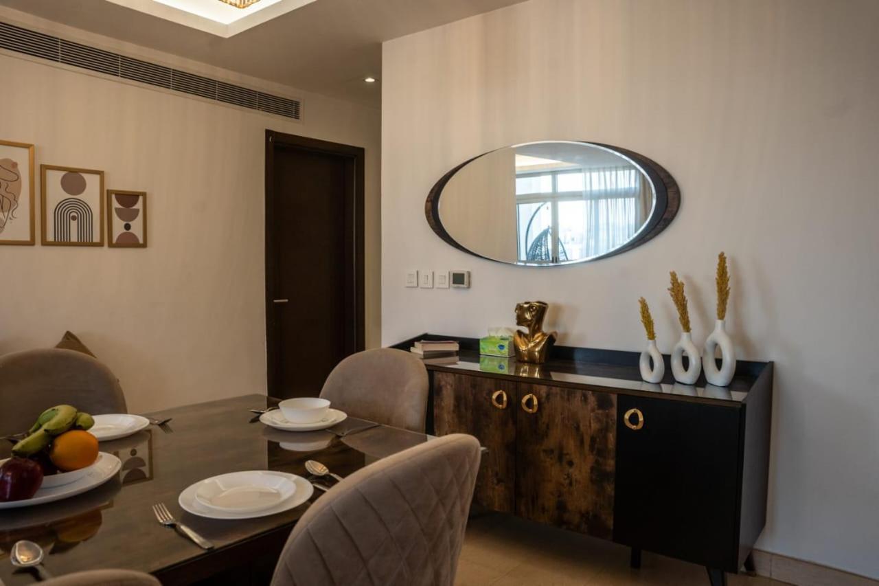 Cfc, Luxurious 4br Apartment, Remarkable Value Unbeatable Location