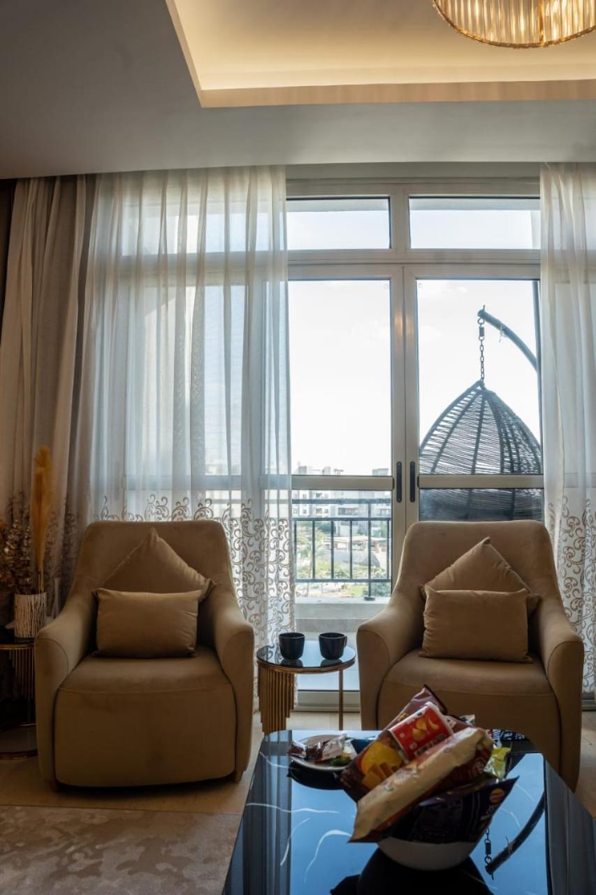 Cfc, Luxurious 4br Apartment, Remarkable Value Unbeatable Location *